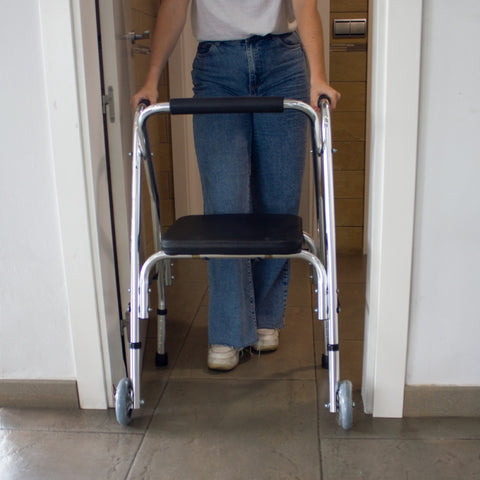 Andador plegable de 2 ruedas, asiento y respaldo