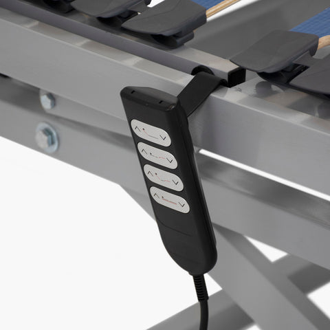 Cama hospitalaria articulada con carro elevador, barandillas y colchón