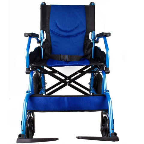 Silla de ruedas plegable de aluminio y frenos en manetas color azul
