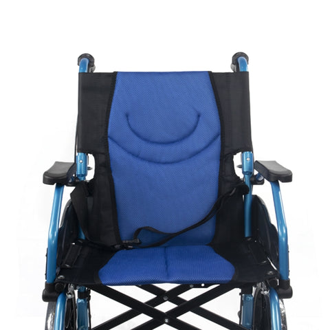 Silla de ruedas plegable de aluminio y frenos en manetas color azul